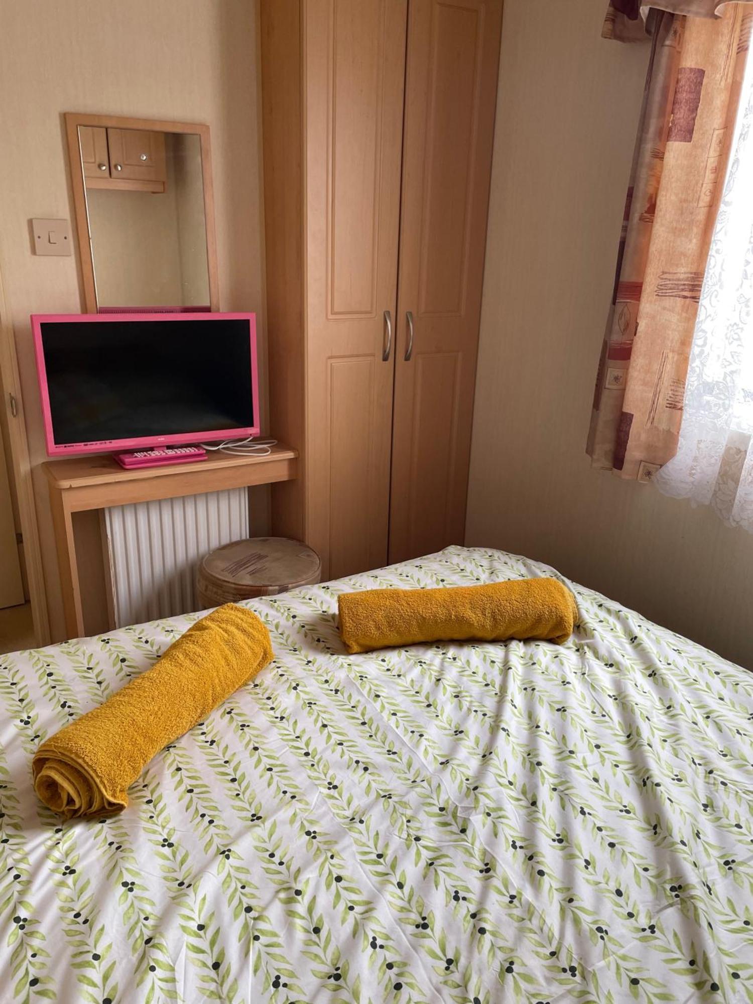 Cozy Camber Caravan 3 Bedroom Retreat With Decking Rye Exteriér fotografie