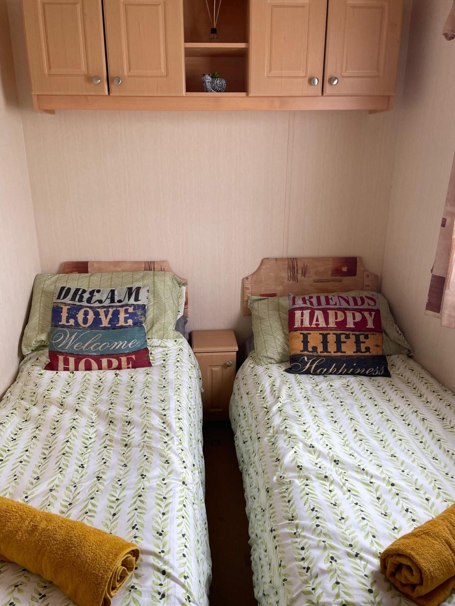 Cozy Camber Caravan 3 Bedroom Retreat With Decking Rye Exteriér fotografie